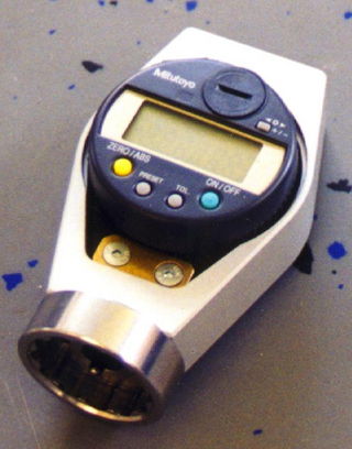 Digital indicator for use with hydraulic clamping fixtures