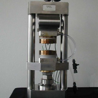 test rig for creep/relaxation testing: TEMES fl.relax